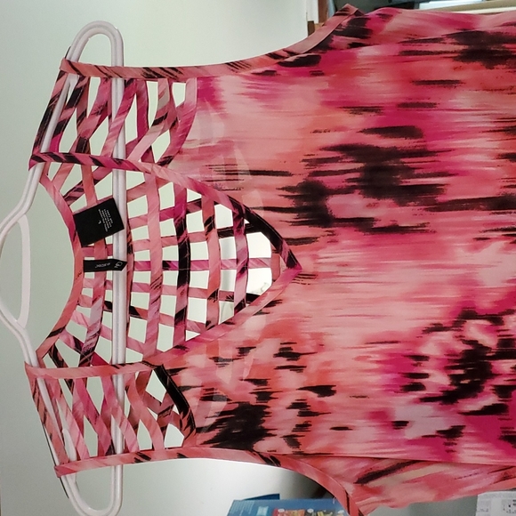 Pink - Picture 2 of 5